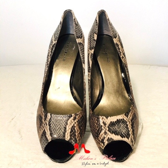 Bandolino Snakeskin Print Peep Toe Heels - Picture 2 of 7
